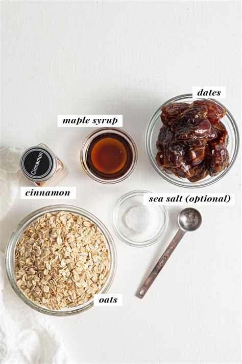 low-fat-no-bake-cinnamon-energy-balls-with-oats-dates image