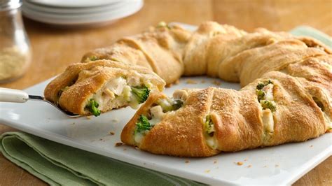 cheesy-chicken-and-broccoli-crescent-ring-pillsburycom image
