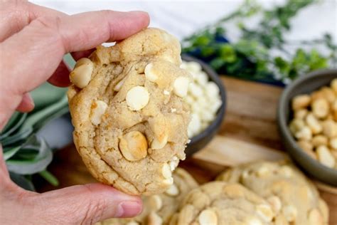 white-chocolate-macadamia-nut-cookies-best image