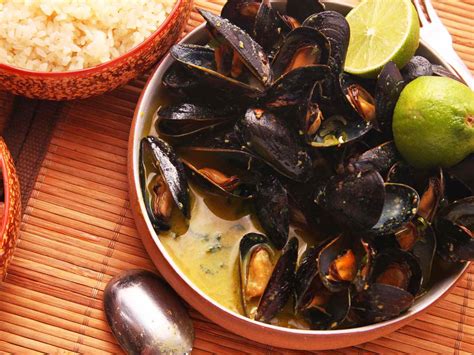 steamed-mussels-with-thai-style-coconut image
