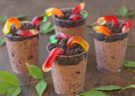dirt-pudding-cups-with-gummy-worms-recipe-oh image