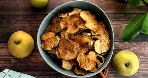 how-to-dehydrate-pears-chips-easy-emilyfabulous image