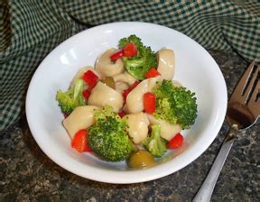 tortellini-broccoli-salad-recipe-recipetipscom image
