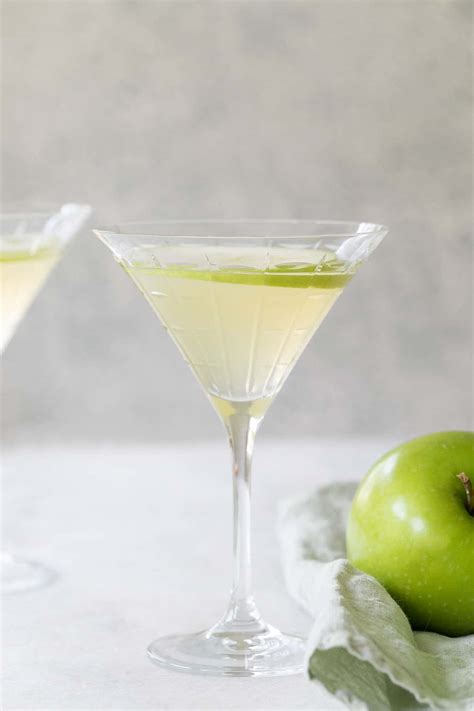 apple-martini-recipe-sugar-and-charm image