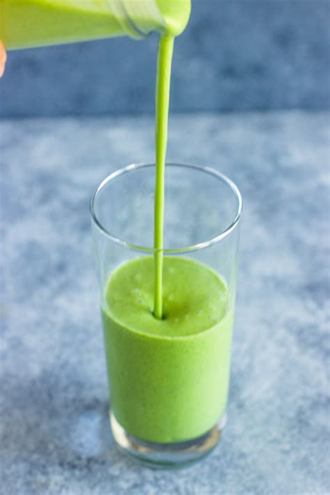 4-ingredient-spinach-mango-banana-green-smoothie image