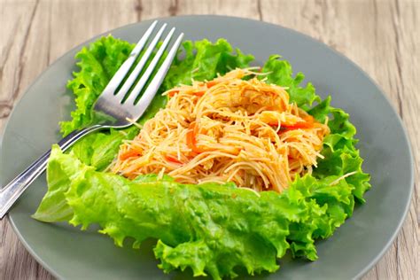 honey-sriracha-chicken-lettuce-wraps-food image