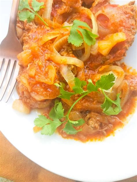 bistec-en-salsa-cube-steaks-in-tomato-sauce-mexican image