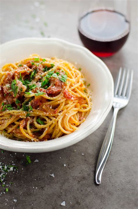 spaghetti-al-pomodoro-with-tomato-sauce-umami image
