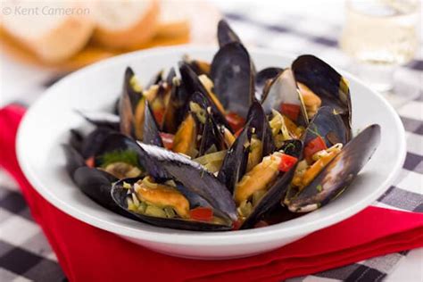 steamed-mussels-in-white-wine-or-pernod-a image