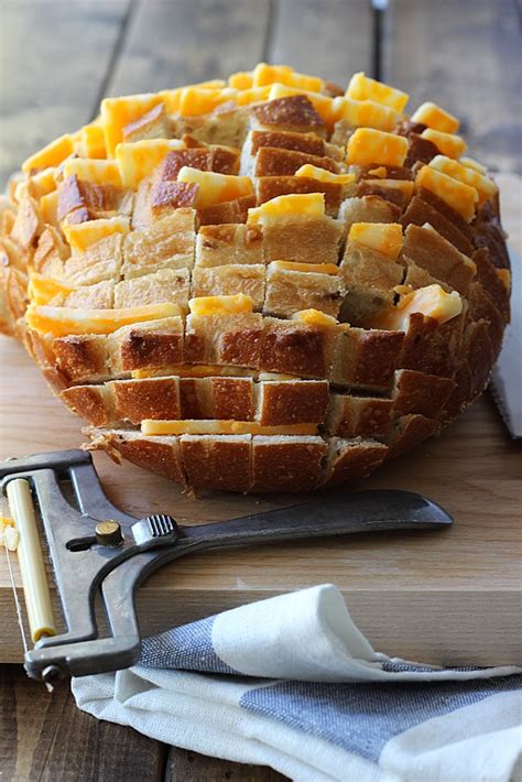 bloomin-onion-bread-pull-apart-bread-the-cooking image