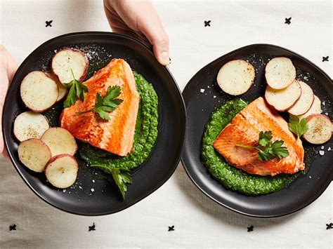 how-to-make-salmon-with-parsley-puree-in-20-minutes image