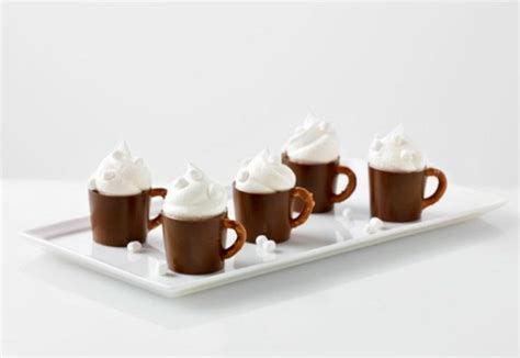 heres-how-to-make-boozy-adults-only-hot-cocoa image