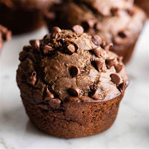 healthy-chocolate-zucchini-muffins-joyfoodsunshine image