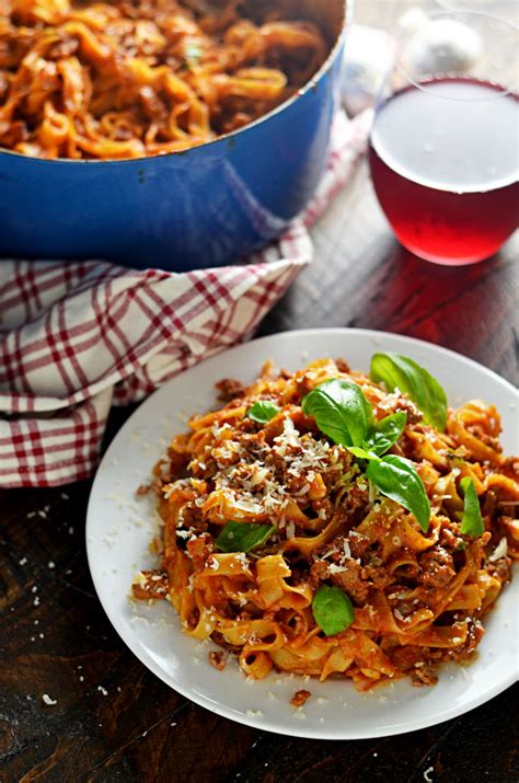 one-pot-pasta-bolognese-host-the-toast image