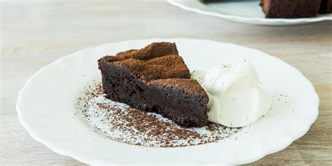 flourless-chocolate-hazelnut-torte-recipe-splenda image