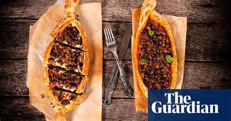 the-foodie-traveller-takes-a-test-of-pide-turkish-pizza image