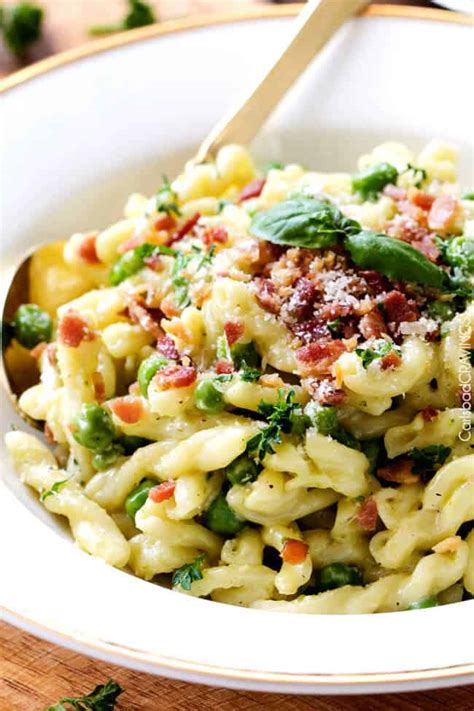 one-pot-pea-and-bacon-pasta-in-mascarpone-parmesan image