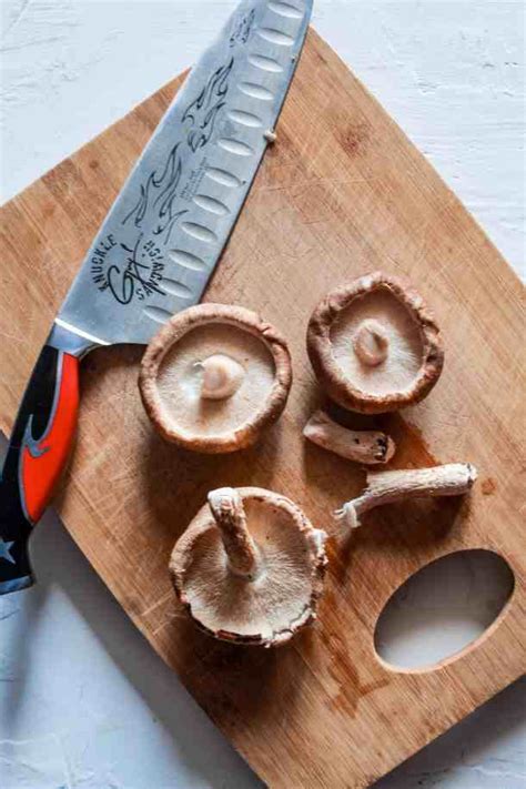 the-best-way-to-cook-shiitake-mushrooms image