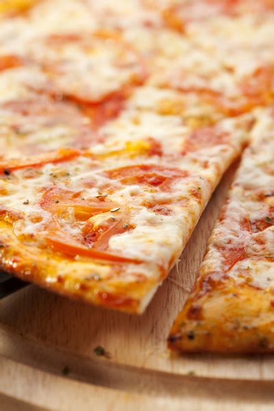 the-best-thin-pizza-crust-recipe-make-your-meals image