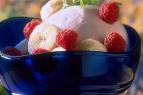 raspberry-banana-frozen-yogurt-canadian-goodness image