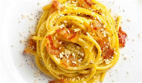 bucatini-alla-carbonara-recipe-cia-foodies image
