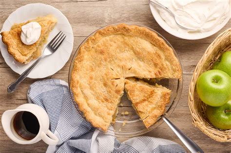 maple-cream-apple-pie-a-classic-twist image