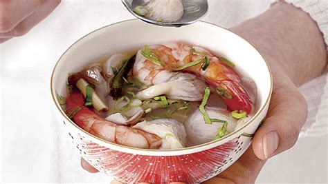 thai-hot-and-sour-shrimp-soup-tom-yam-kung image
