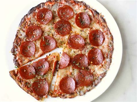 crispy-cauliflower-pizza-crust-healthy image