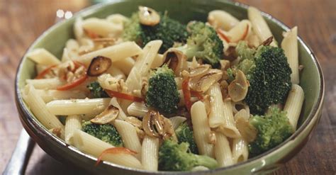 pasta-with-broccoli-garlic-and-walnuts-recipe-eat-smarter-usa image