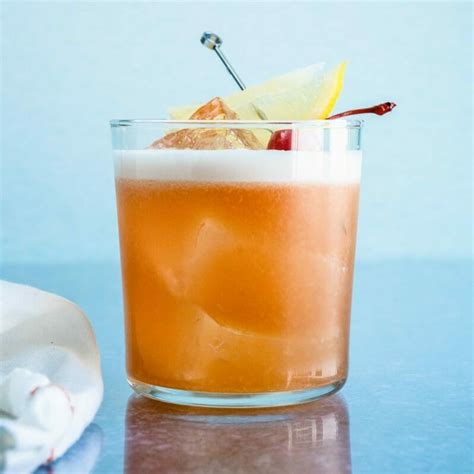 perfect-amaretto-sour-that-everyone-will-love-a image