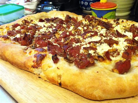 balsamic-tomato-garlic-and-walnut-pizza-with-bacon-food image