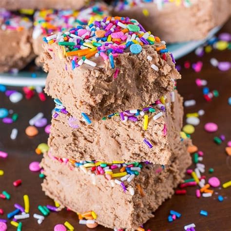 marshmallow-creme-fudge-deliciously-sprinkled image
