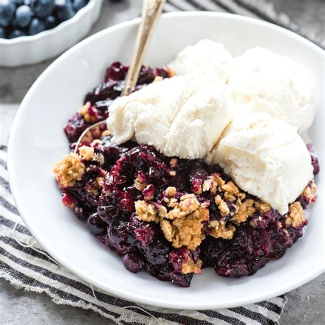 blueberry-crisp-9-ingredients-the-best-fruit-crisp-with image