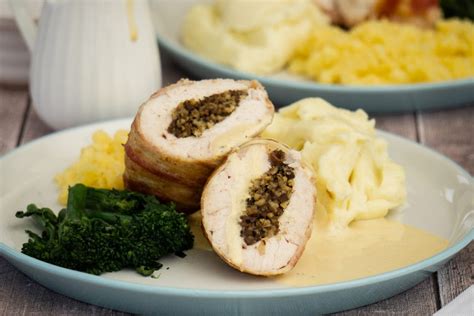 balmoral-chicken-recipe-chicken-stuffed-with-haggis image