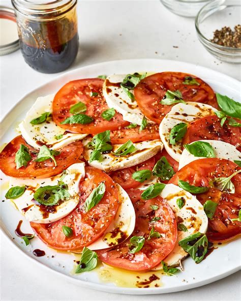 how-to-make-easy-caprese-salad-with-balsamic-glaze image