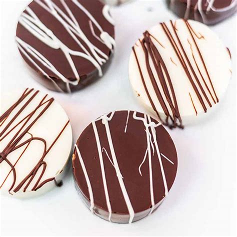 the-best-chocolate-covered-oreos-desserts-on-a-dime image