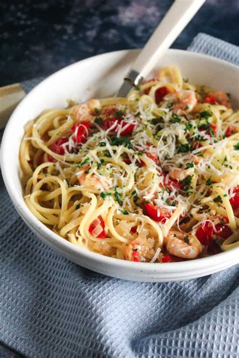 chilli-prawn-linguine-with-tomatoes-and-white-wine image