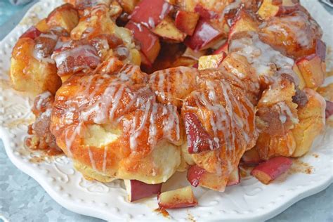 apple-monkey-bread-monkey-bread-with-biscuit-dough image