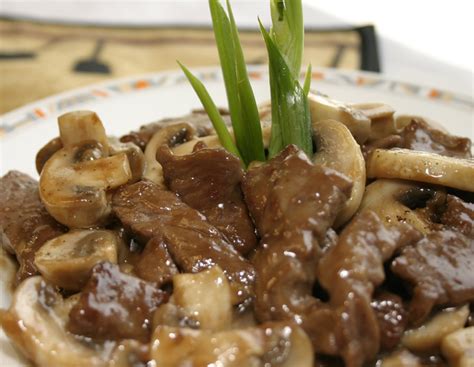 mushroom-beef-with-hoisin-sauce-recipes-lee-kum image