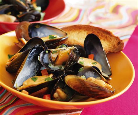 steamed-mussels-with-lime-cilantro image