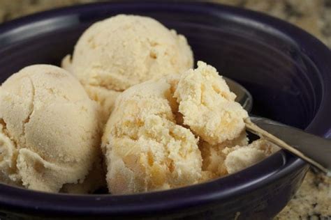 peach-buttermilk-ice-cream-macheesmocom image