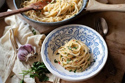 spaghetti-aglio-olio-e-peperoncino-italian-recipe-book image