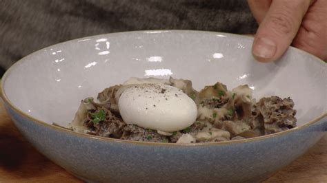 recipe-poached-eggs-in-a-cream-sauce-with-mushrooms image