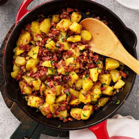 easy-corned-beef-hash-recipe-belly-full image