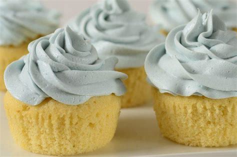 vanilla-cupcakes-recipe-video-joyofbakingcom image