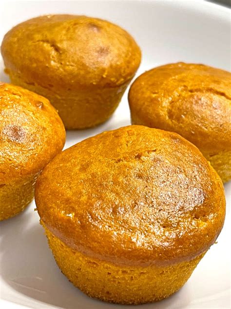 3-ingredient-pumpkin-muffins-eggless-fluffy-moist image