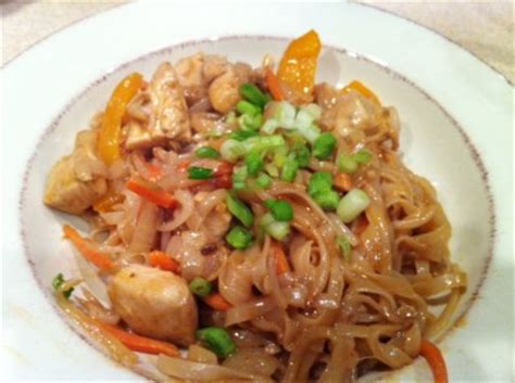 chicken-pad-thai-with-stephs-spicy-peanut-sauce image