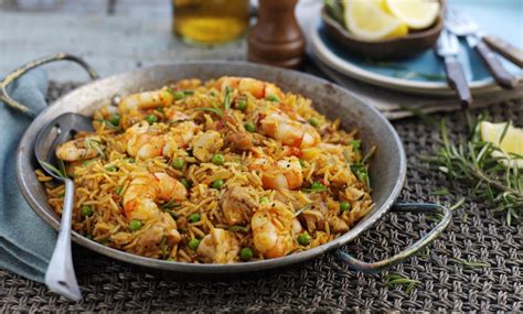 quick-easy-paella-recipe-with-chicken-prawns-tilda image