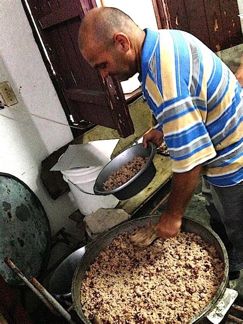 traditional-cuban-rice-recipe-moros-y-cristianos-living image