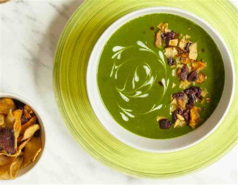 creamy-spinach-and-broccoli-soup-recipe-petite image